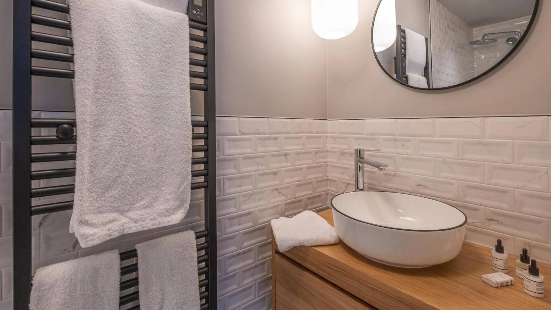 East Aparthotel *