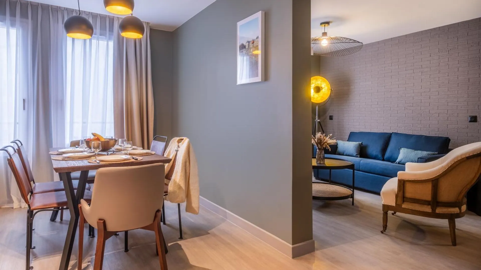 Aparthotel East
